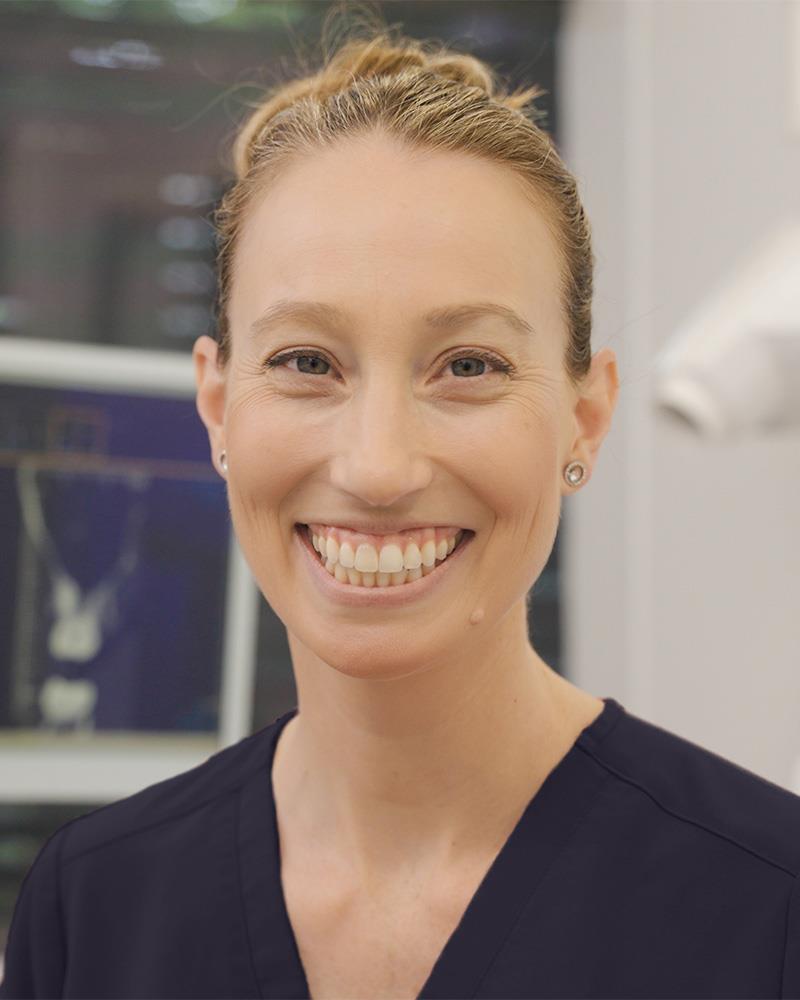 Jennifer Kraatz, Periodontist 